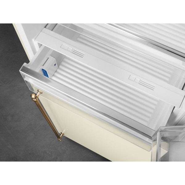 Frigorifero Combinato SMEG FA8005RPO5 - Total NoFrost - Capacità 481 Litri  - Nuova Classe Enegetica E - Colore Panna - Cerniere Destra - Finiture  Ottone Antico - Display LED - Motore Inverter 